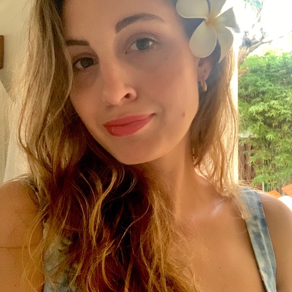 Meet your Posher, Caroline - Picture 1 of 1